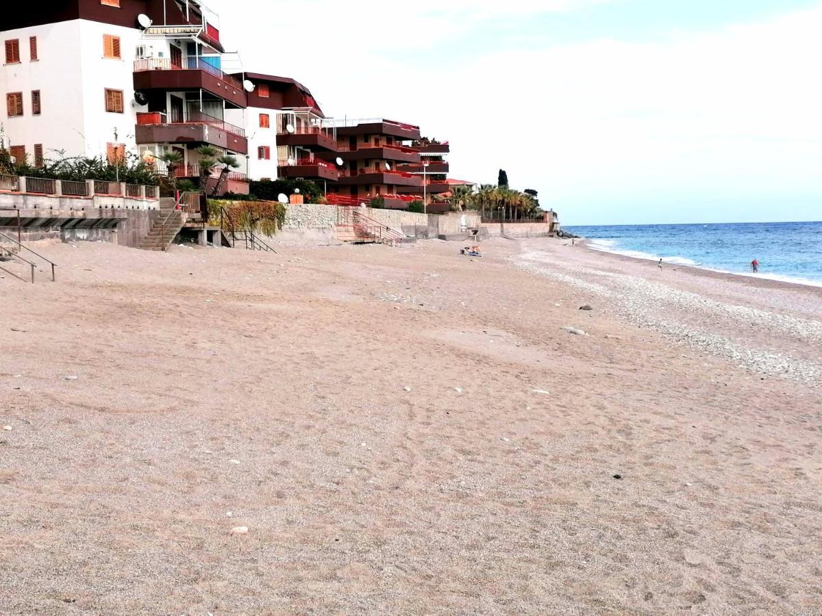 Oltremare Taormina Letojanni Apartment ภายนอก รูปภาพ
