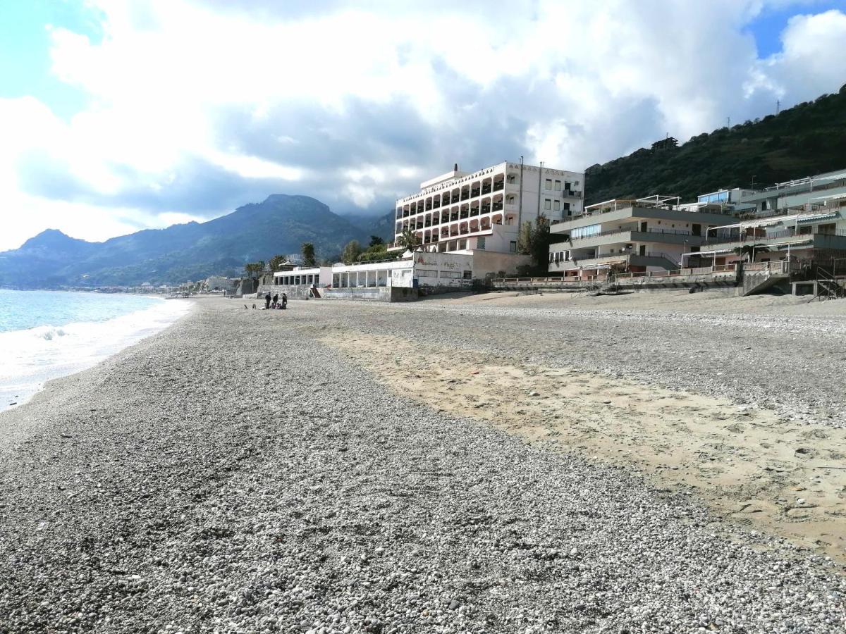Oltremare Taormina Letojanni Apartment ภายนอก รูปภาพ