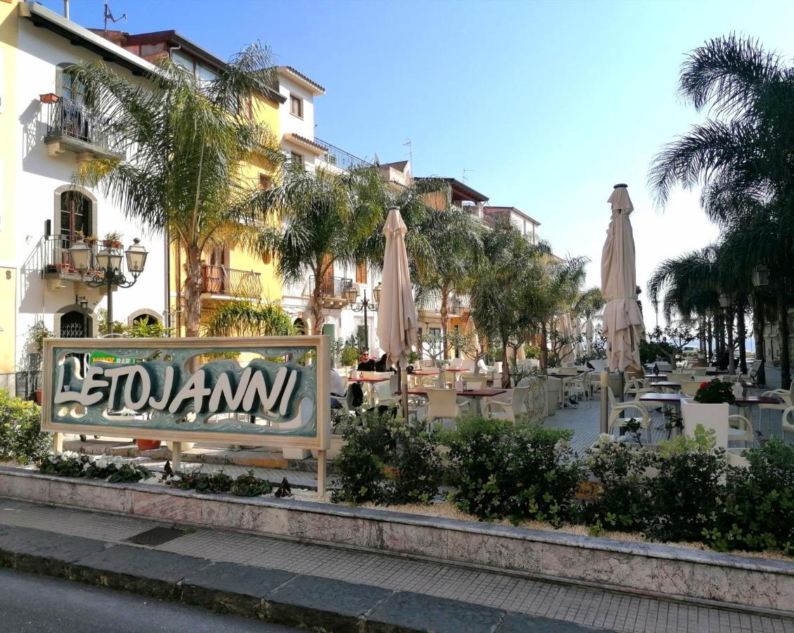 Oltremare Taormina Letojanni Apartment ภายนอก รูปภาพ